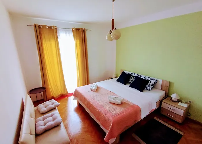 B&B 